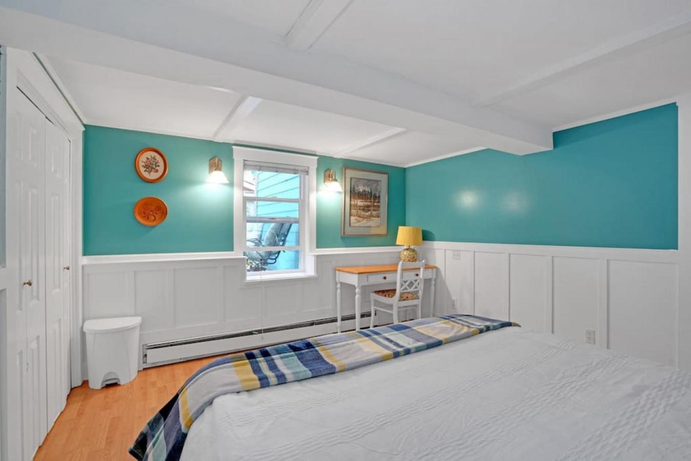 Artsy Private Guest Suite with Outdoor Saloon
