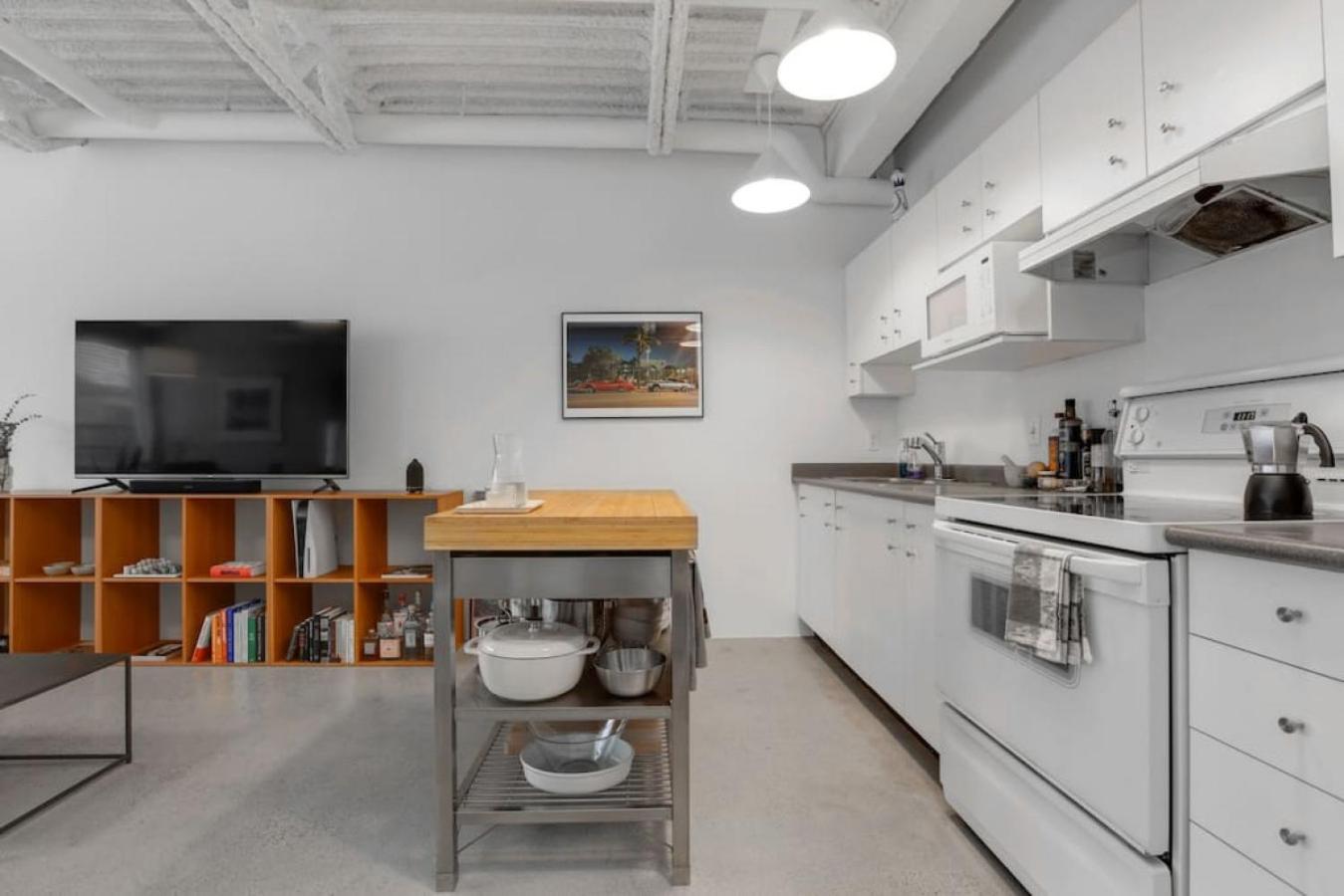 Modern and Specious Condo right off Main St