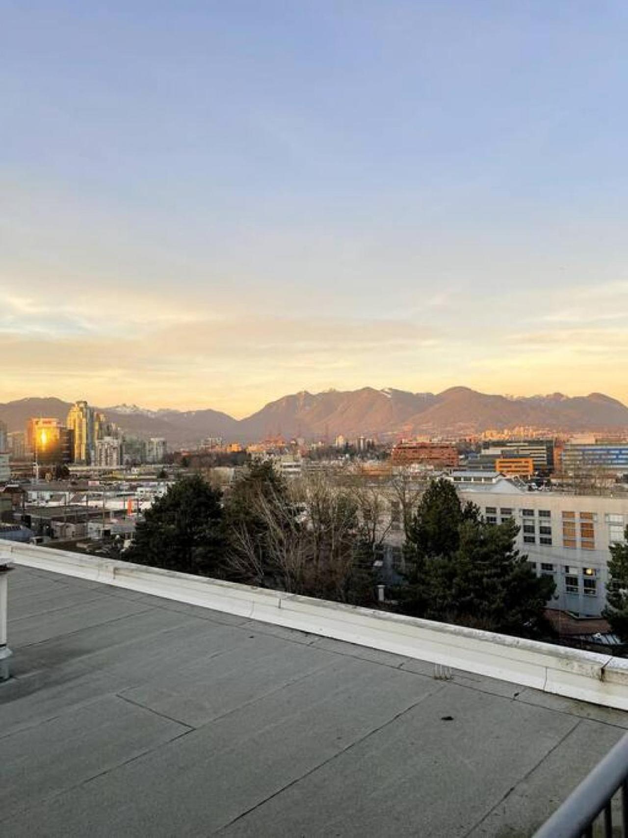 Modern and Specious Condo right off Main St