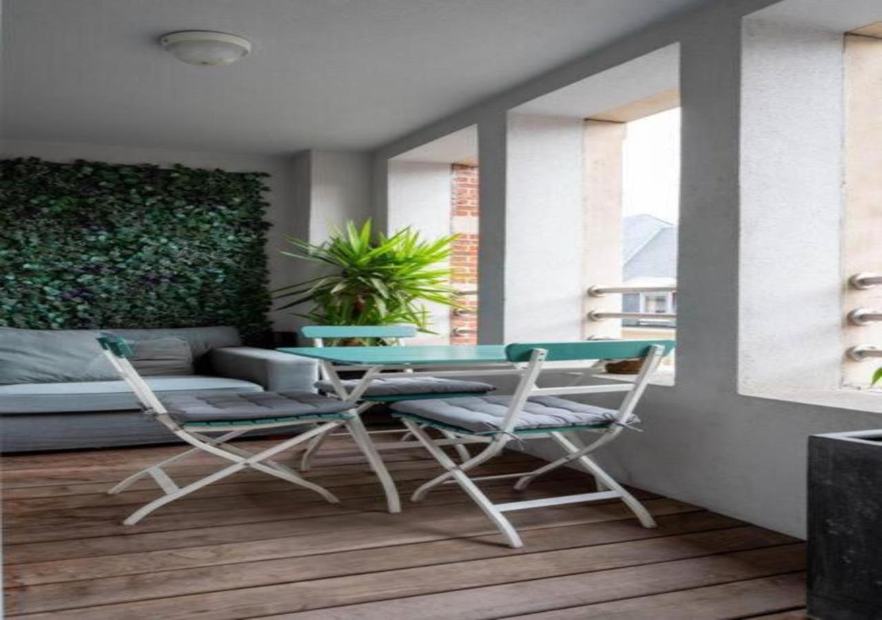 Urban Oasis with free parking
