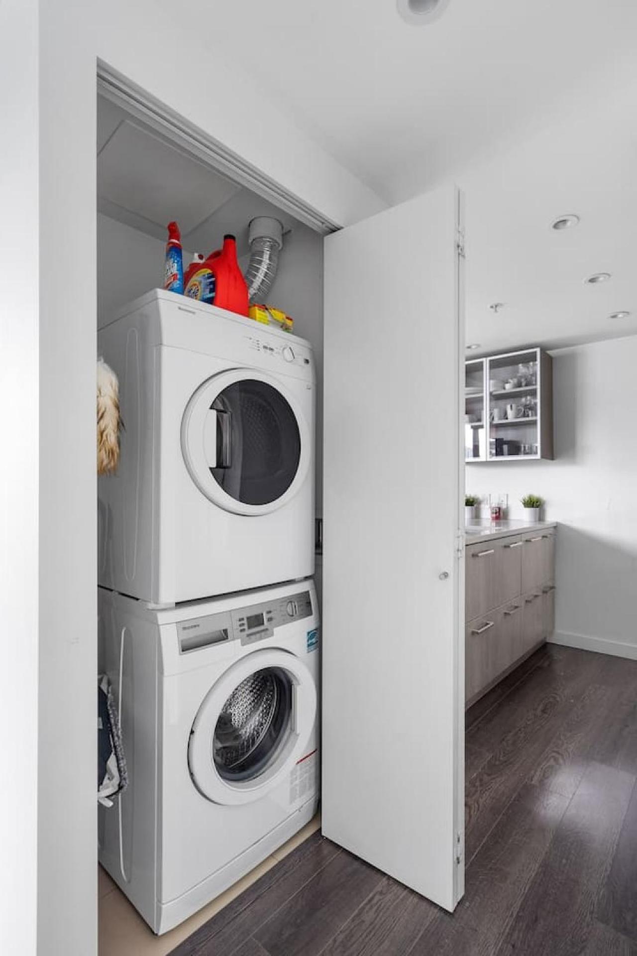 Spacious 2 BR Downtown Condo with Mountain Views