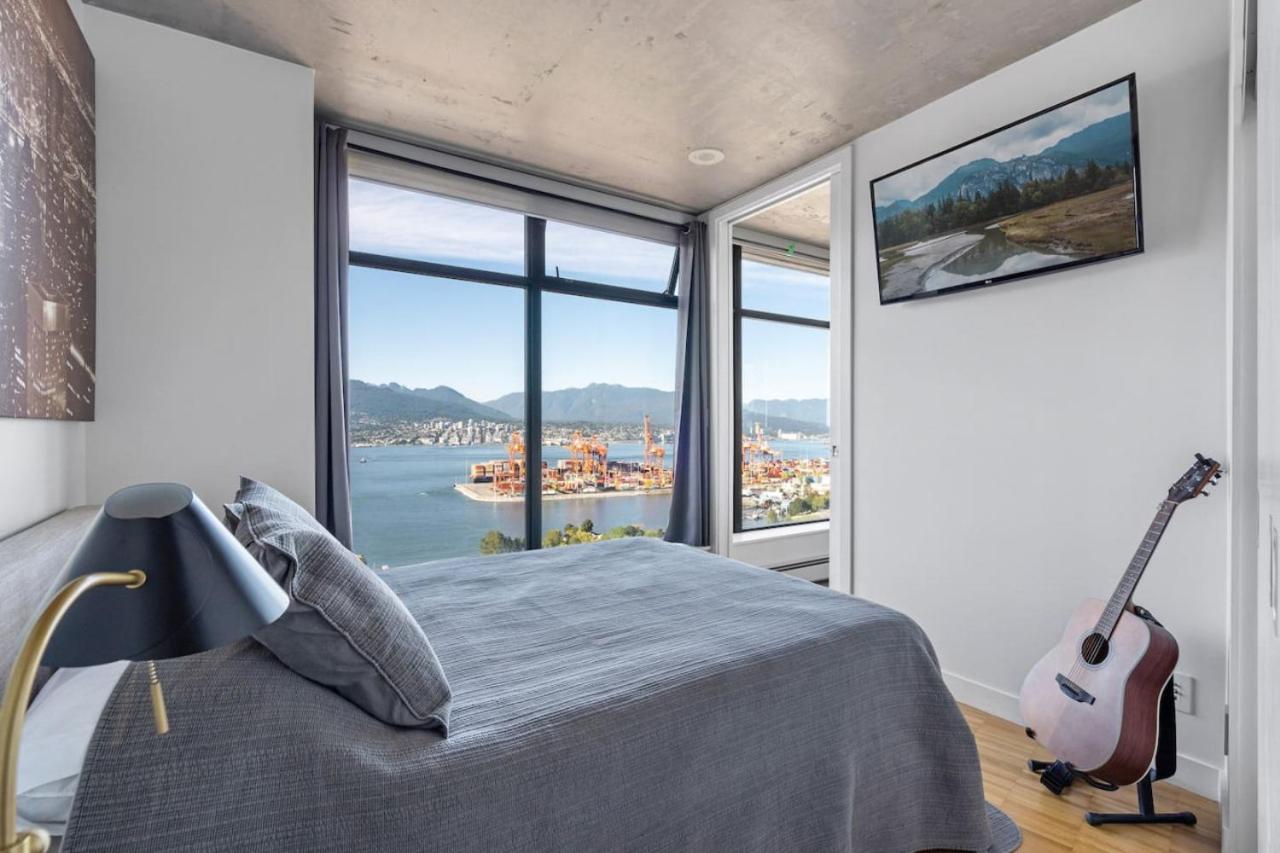 The W, Modernized 2 bedroom Downtown Highrise