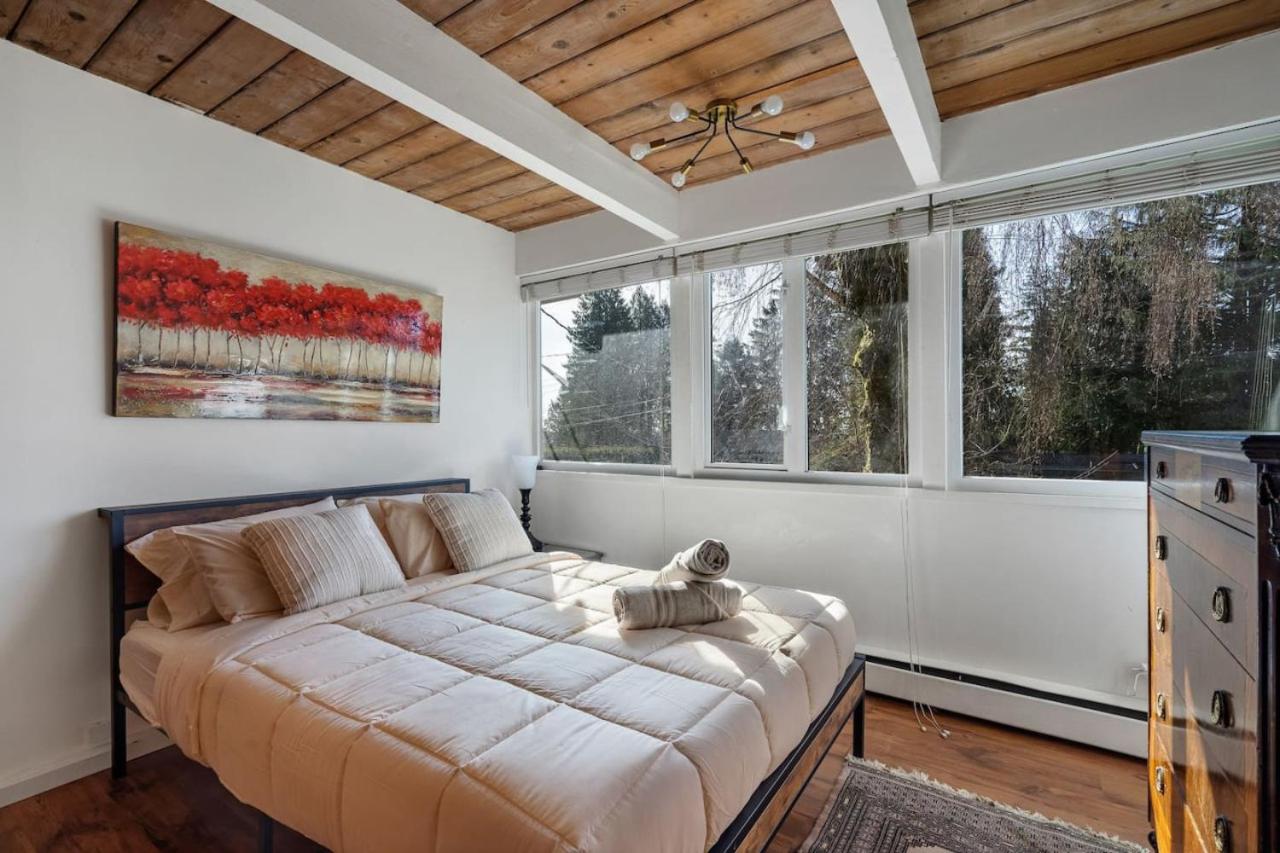 Cozy 3-bedroom Family Retreat in North Vancouver
