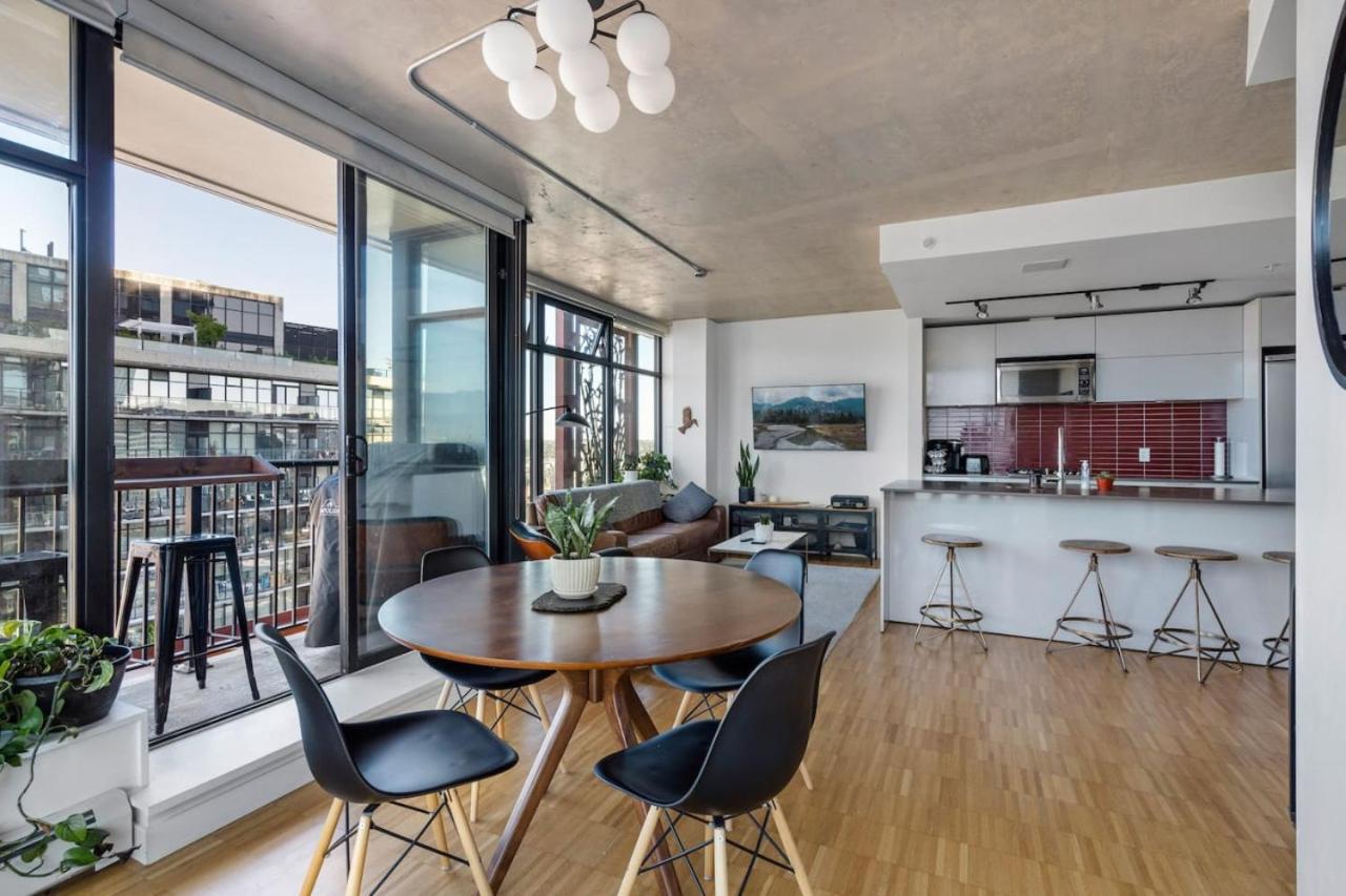 The W, Modernized 2 bedroom Downtown Highrise