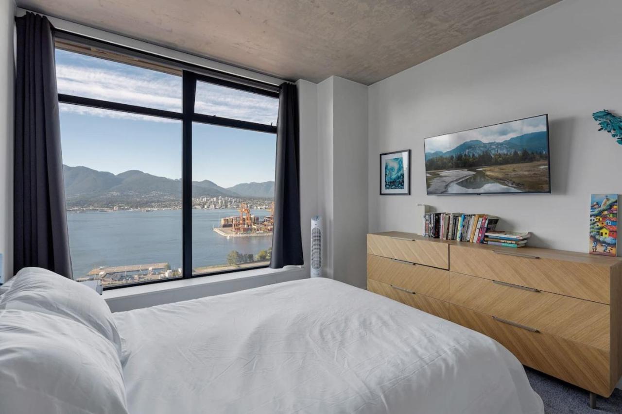 The W, Modernized 2 bedroom Downtown Highrise