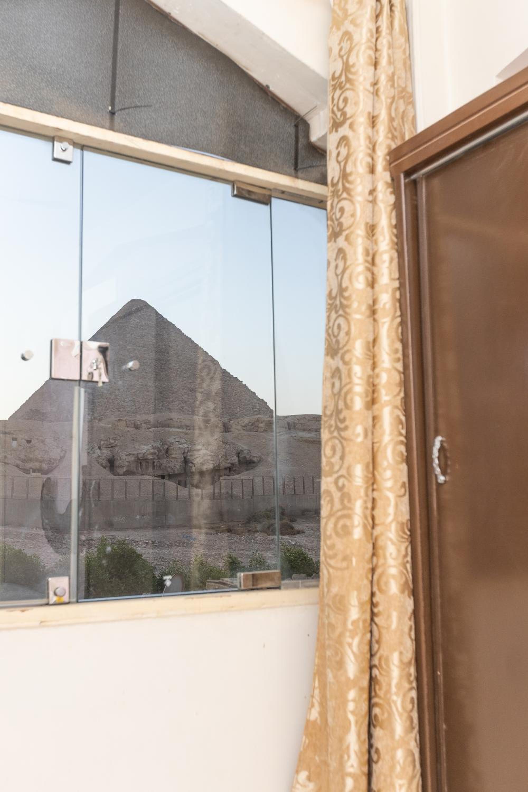 Grensha Pyramids inn