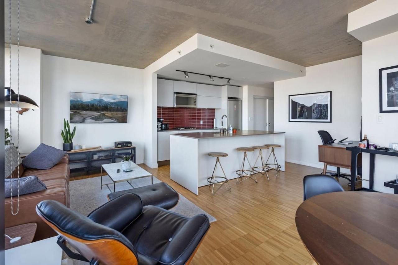 The W, Modernized 2 bedroom Downtown Highrise