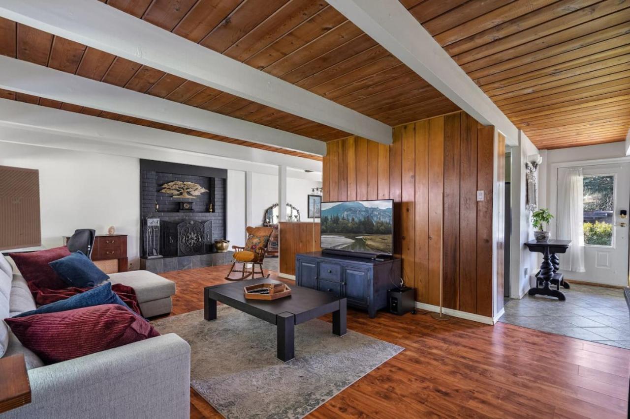 Cozy 3-bedroom Family Retreat in North Vancouver