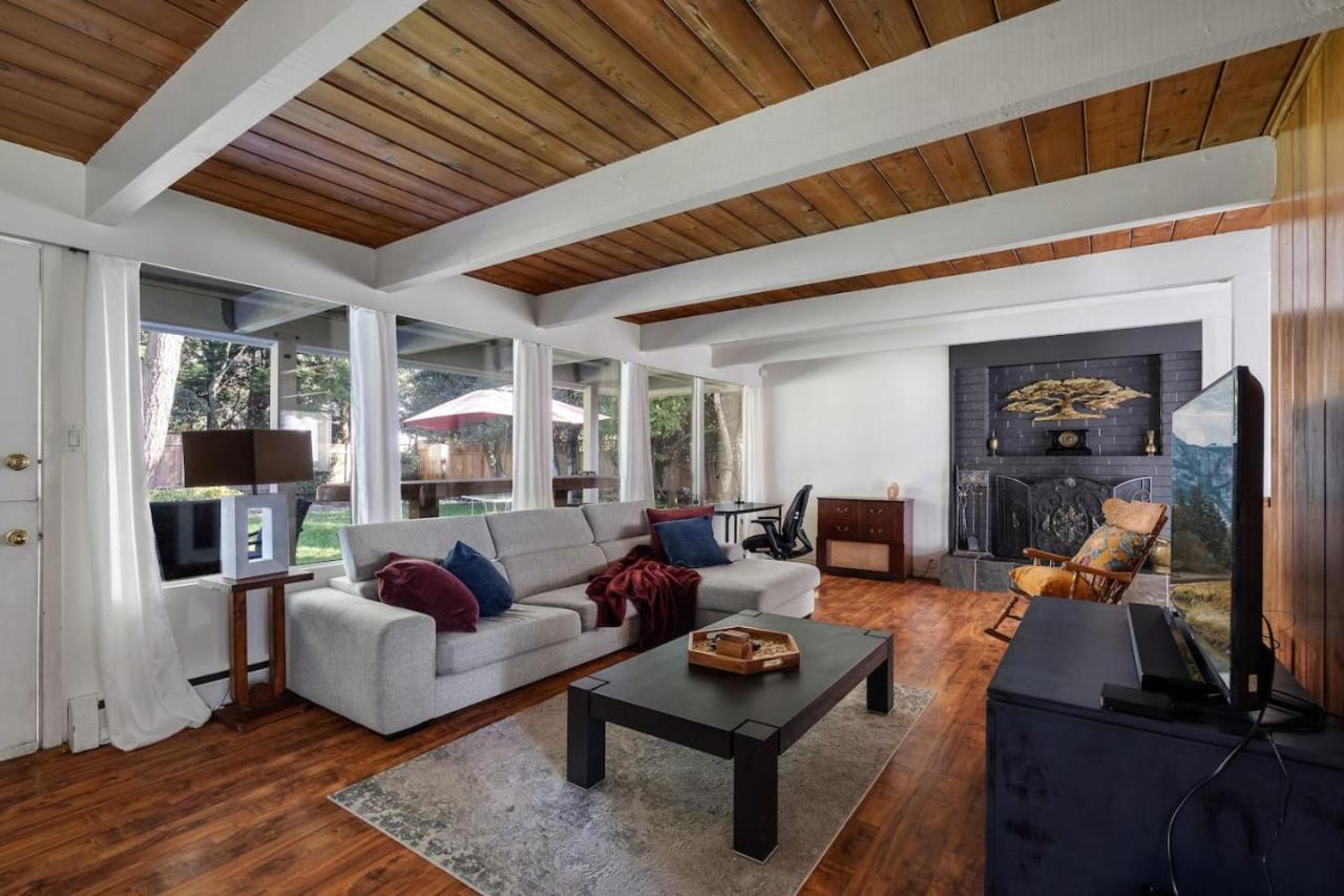 Cozy 3-bedroom Family Retreat in North Vancouver
