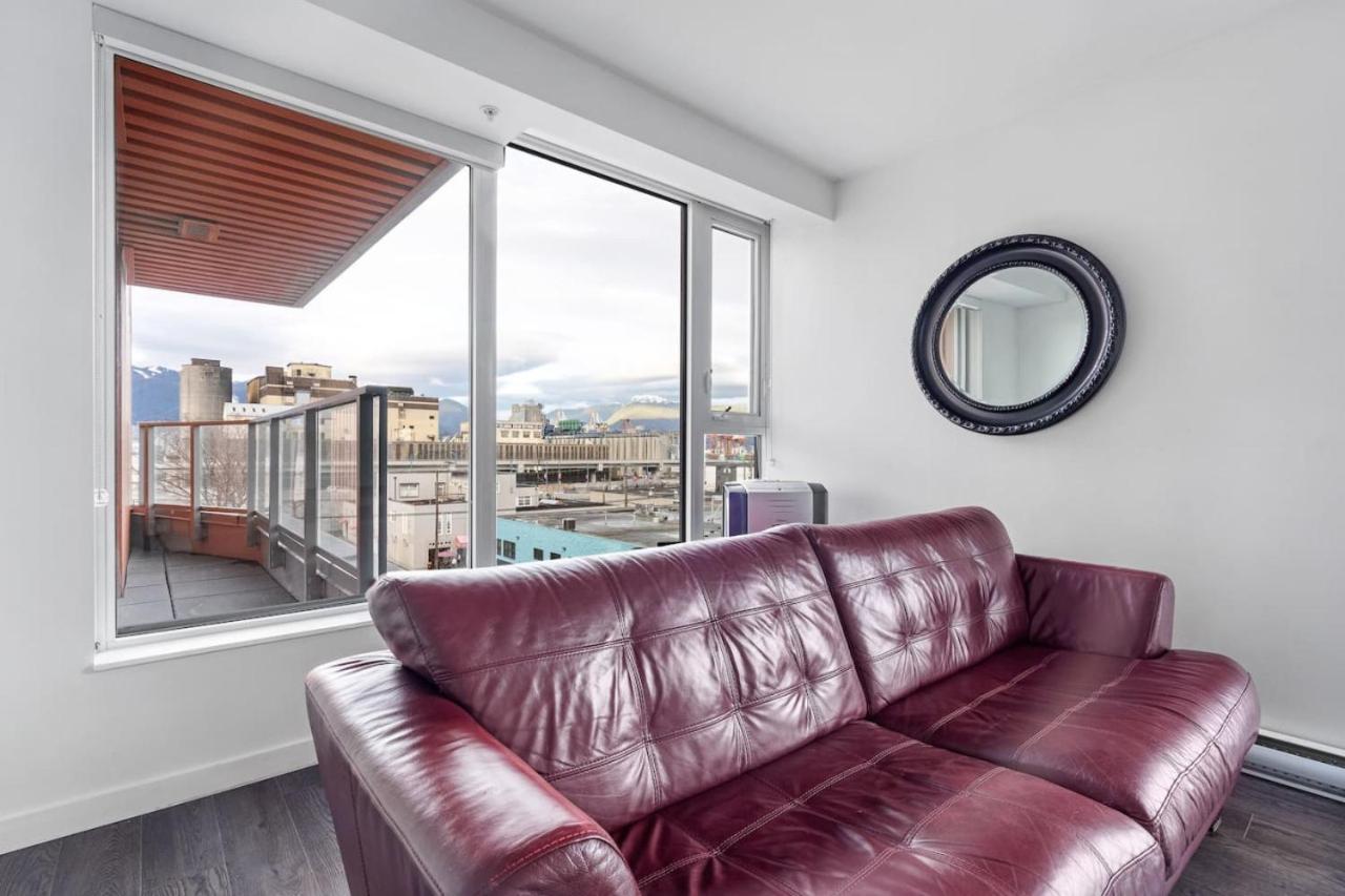 Spacious 2 BR Downtown Condo with Mountain Views