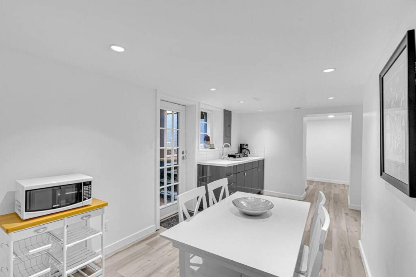 Comfortable 2-Bed Suite Near UBC