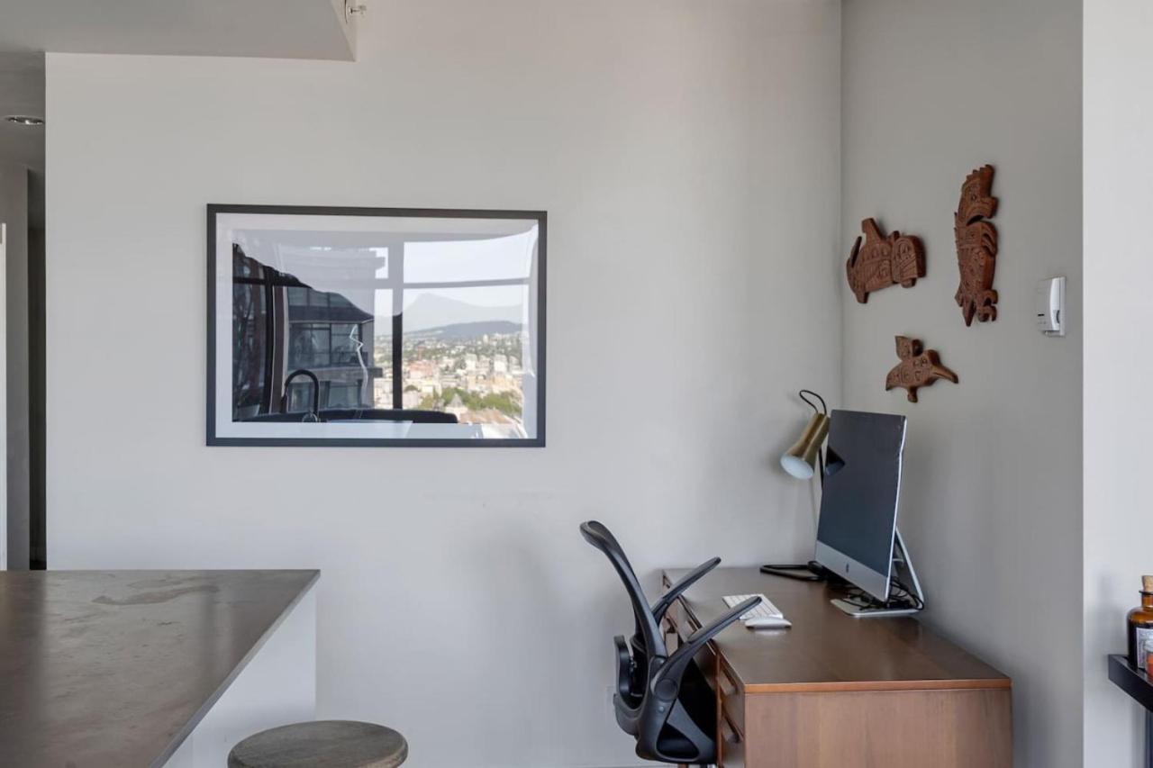 The W, Modernized 2 bedroom Downtown Highrise