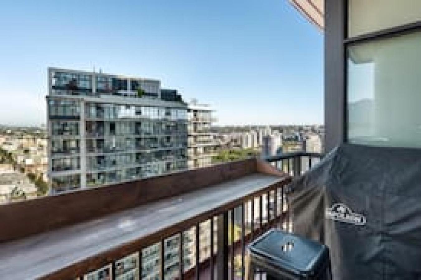 The W, Modernized 2 bedroom Downtown Highrise