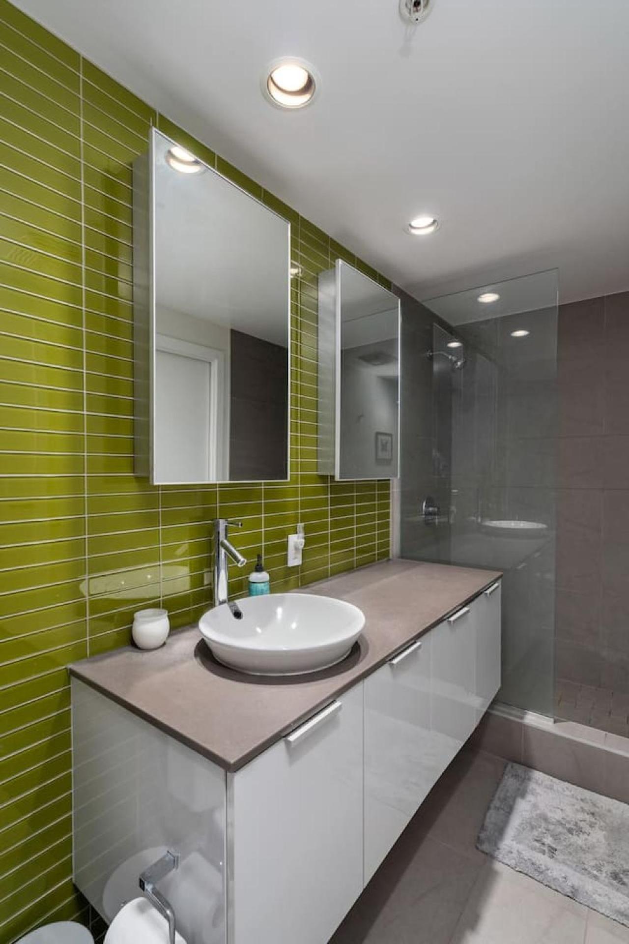 The W, Modernized 2 bedroom Downtown Highrise