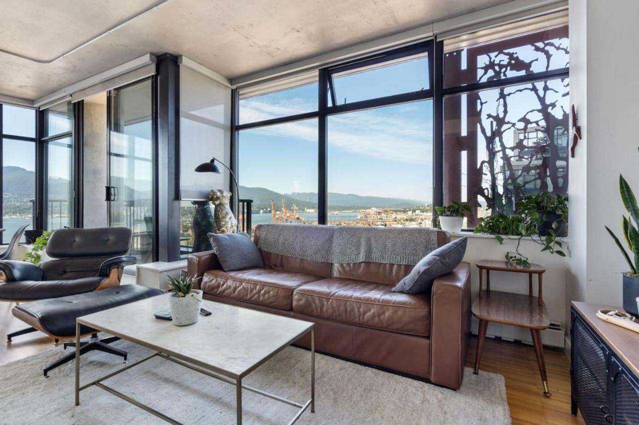 The W, Modernized 2 bedroom Downtown Highrise