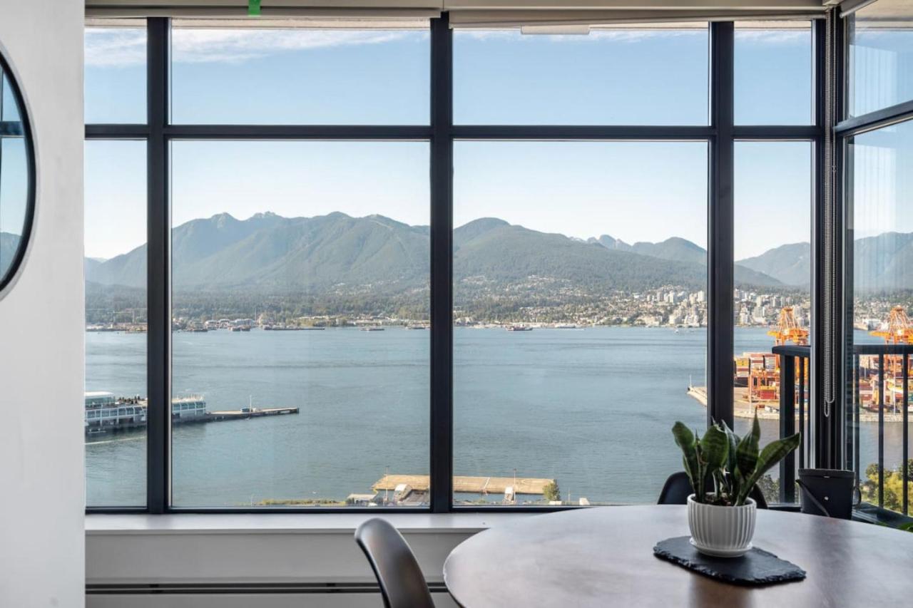 The W, Modernized 2 bedroom Downtown Highrise