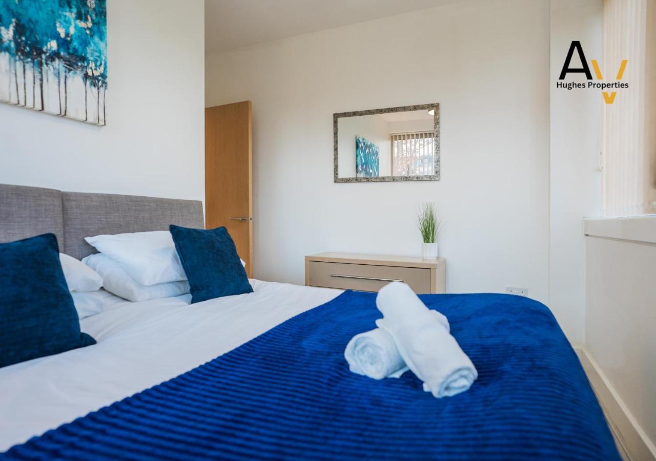 Luxury Two-Bedroom Apartment - Central, 7 Mins from Station, Free Wi-Fi By AV Hughes Properties view 3