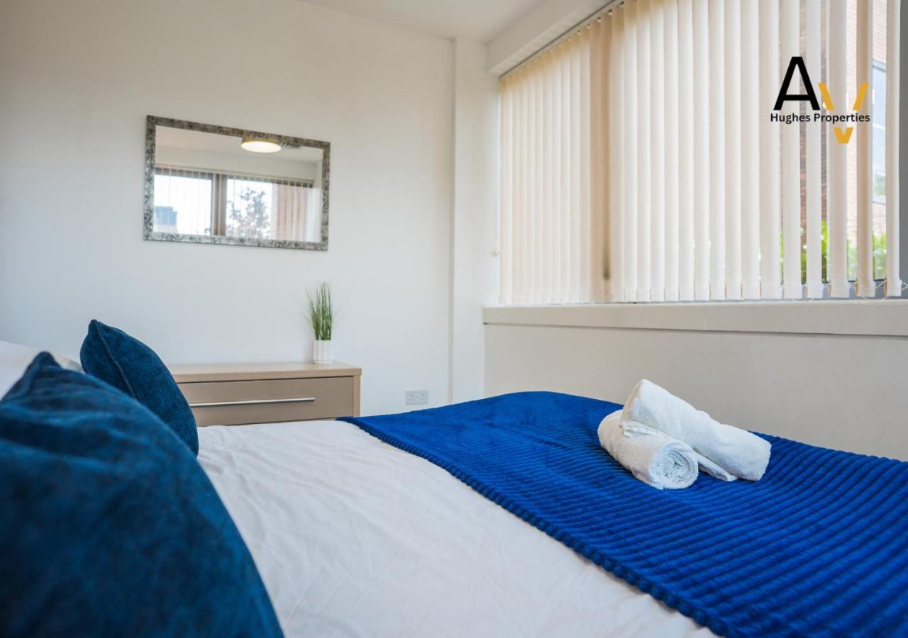 Luxury Two-Bedroom Apartment - Central, 7 Mins from Station, Free Wi-Fi By AV Hughes Properties view 4