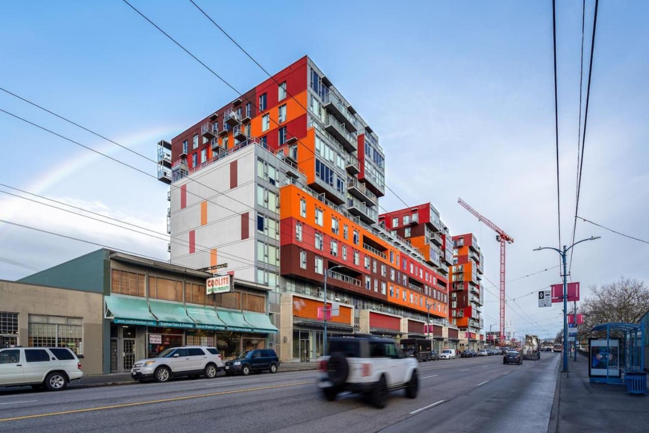 Spacious 2 BR Downtown Condo with Mountain Views