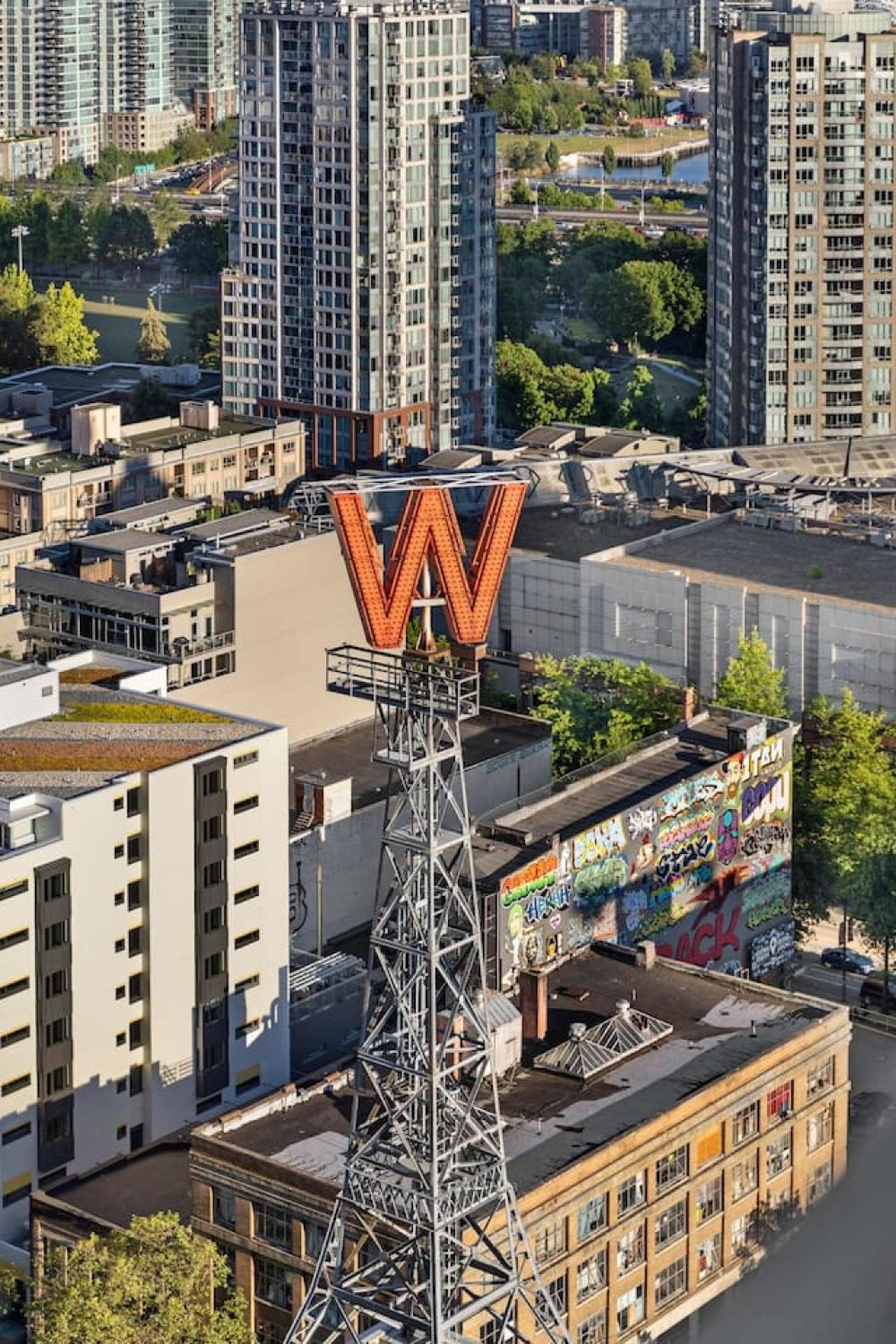 The W, Modernized 2 bedroom Downtown Highrise