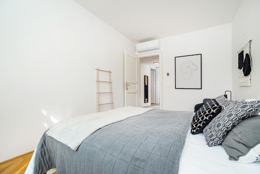Central Bright and Spacious Appt