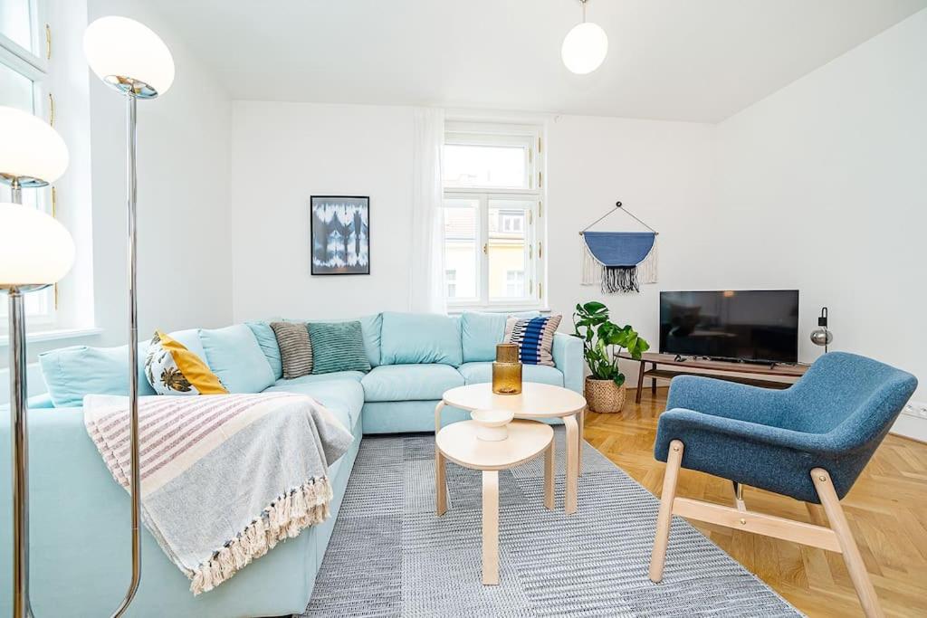 Central Bright and Spacious Appt