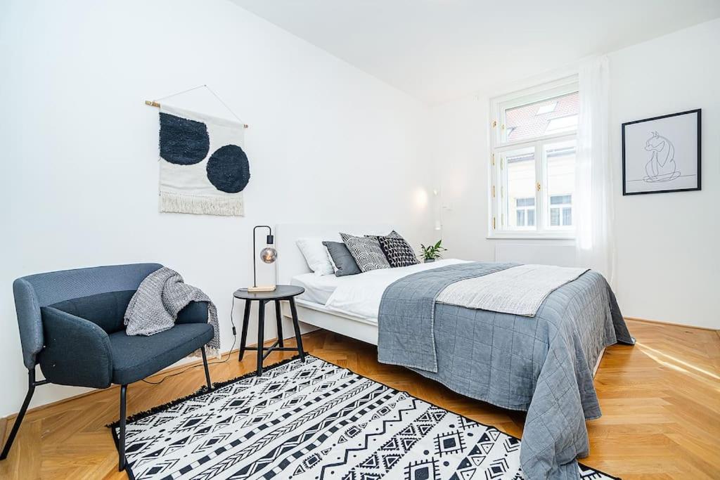 Central Bright and Spacious Appt