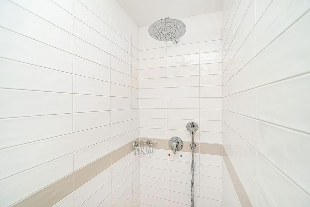 Central Bright and Spacious Appt