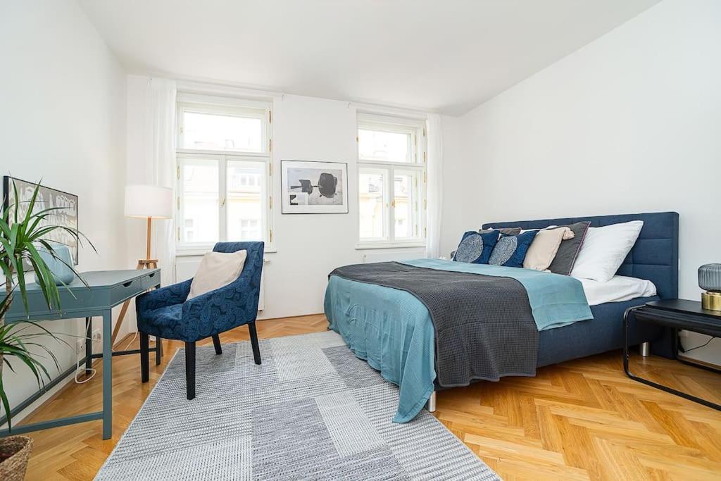 Central Bright and Spacious Appt