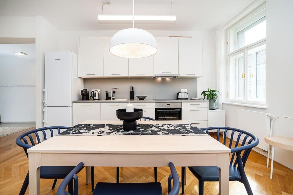 Central Bright and Spacious Appt