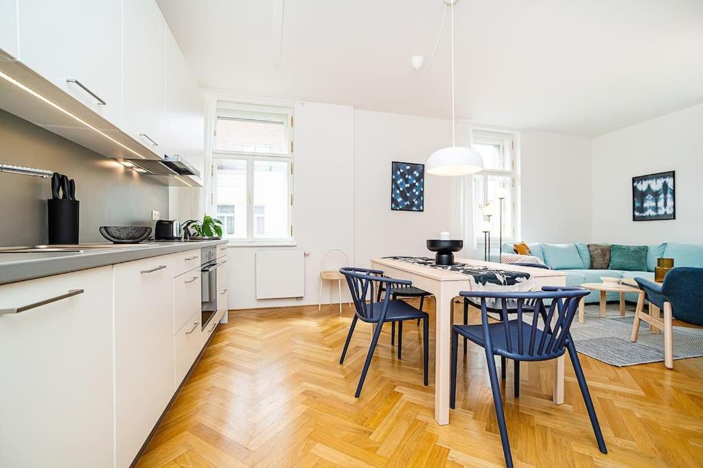 Central Bright and Spacious Appt