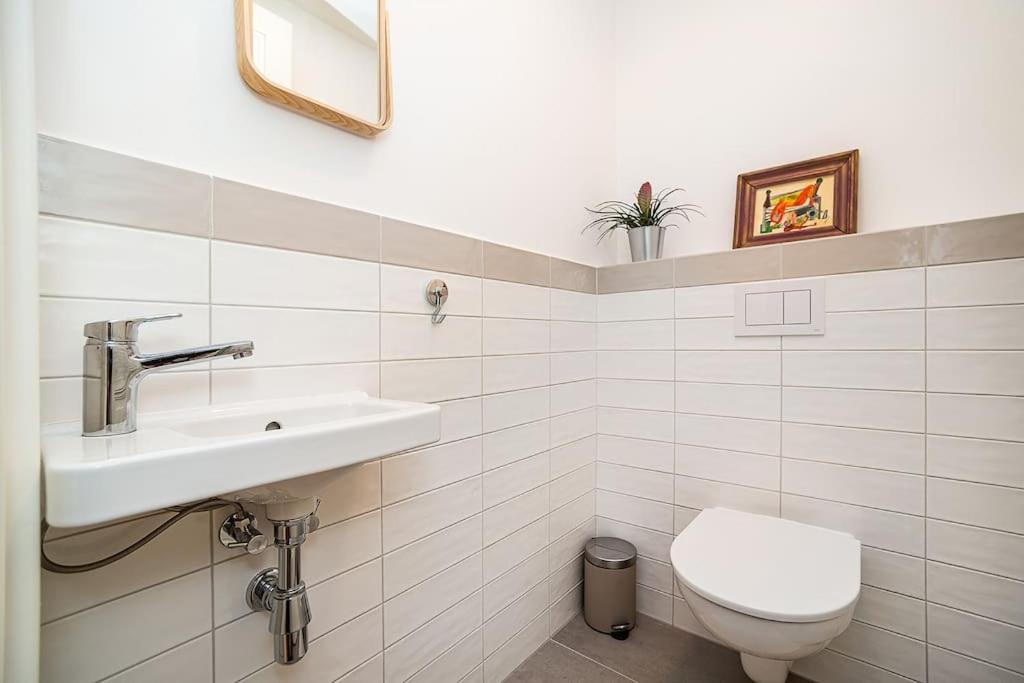Central Bright and Spacious Appt
