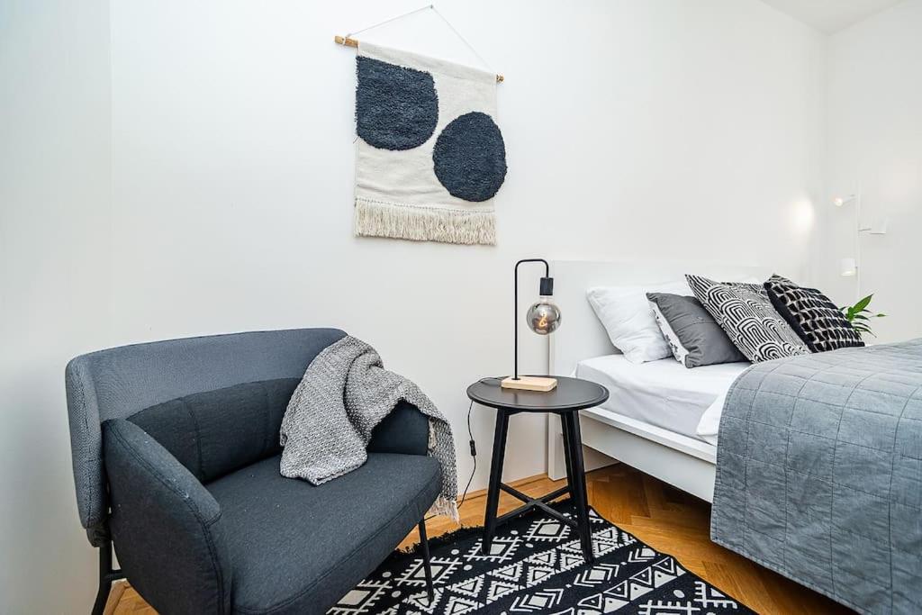 Central Bright and Spacious Appt