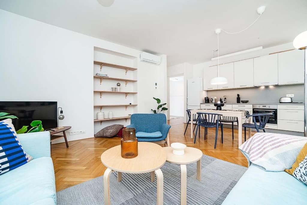 Central Bright and Spacious Appt