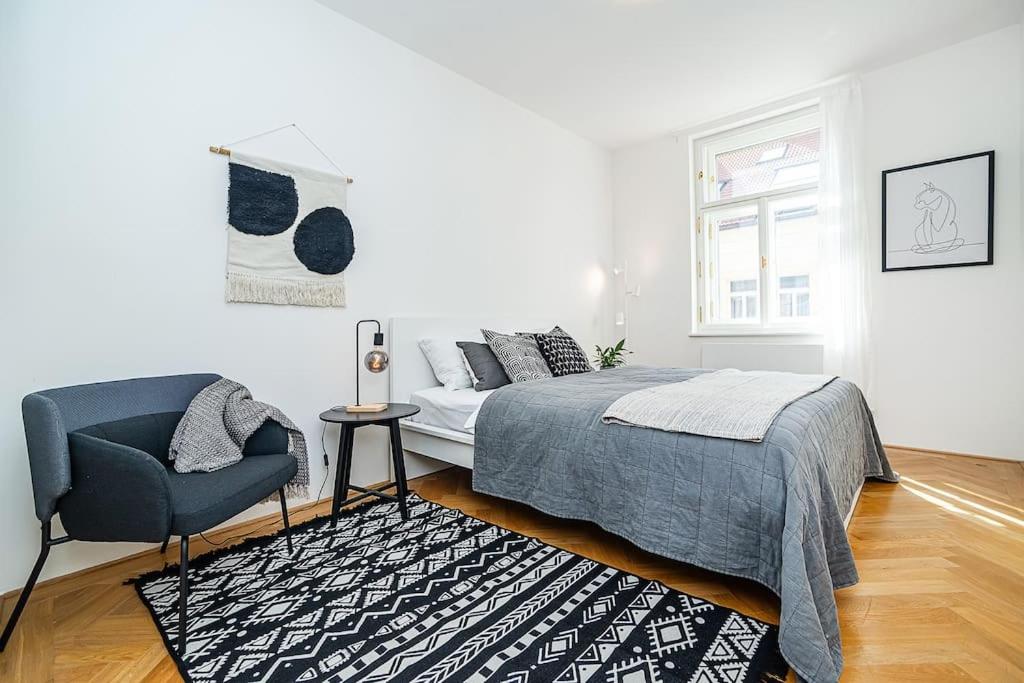 Central Bright and Spacious Appt