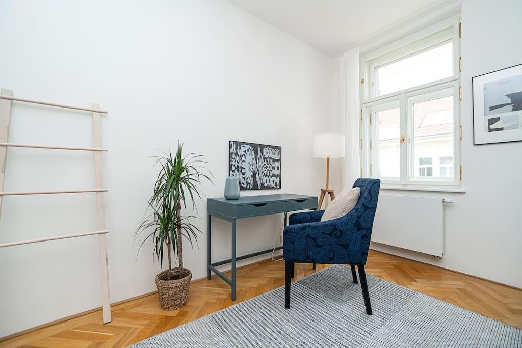 Central Bright and Spacious Appt