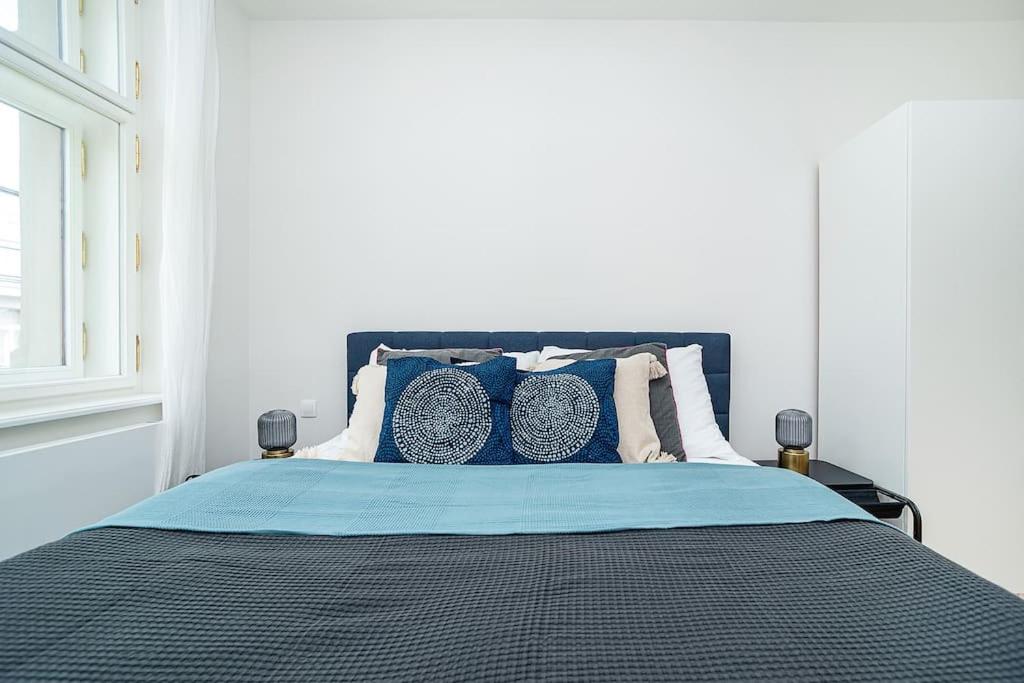 Central Bright and Spacious Appt