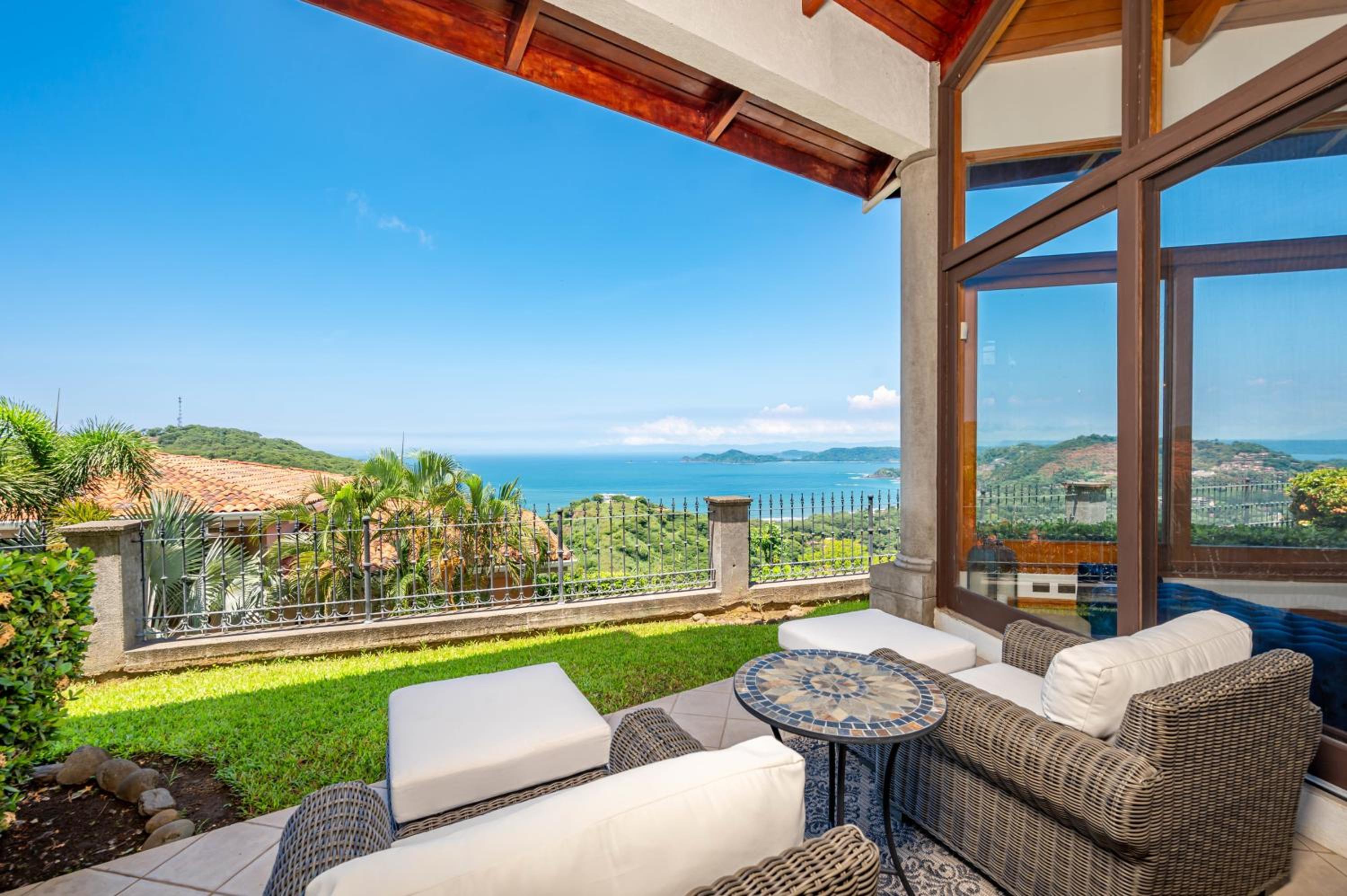 Casa Cole Top-of-the-World Villa w Pool Views