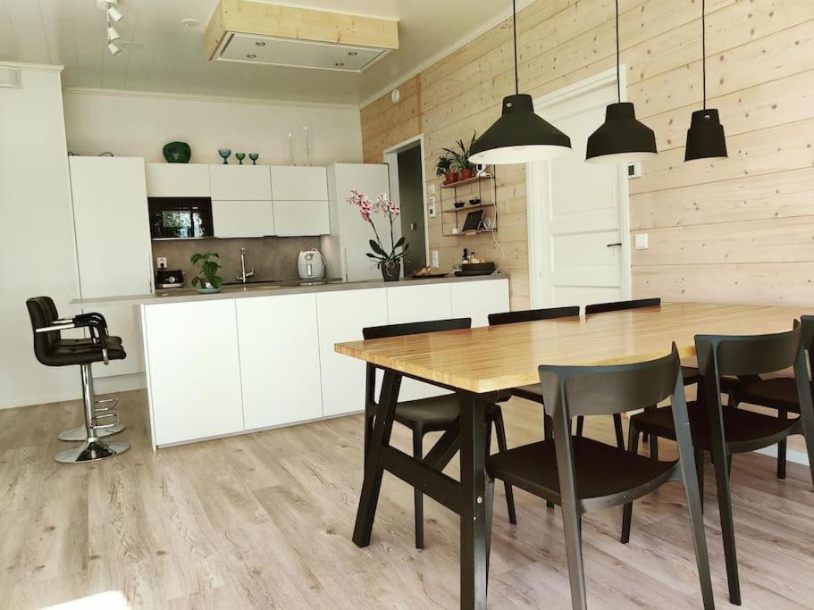 Lakeside Aurora Haven Modern 3BR Family Espace