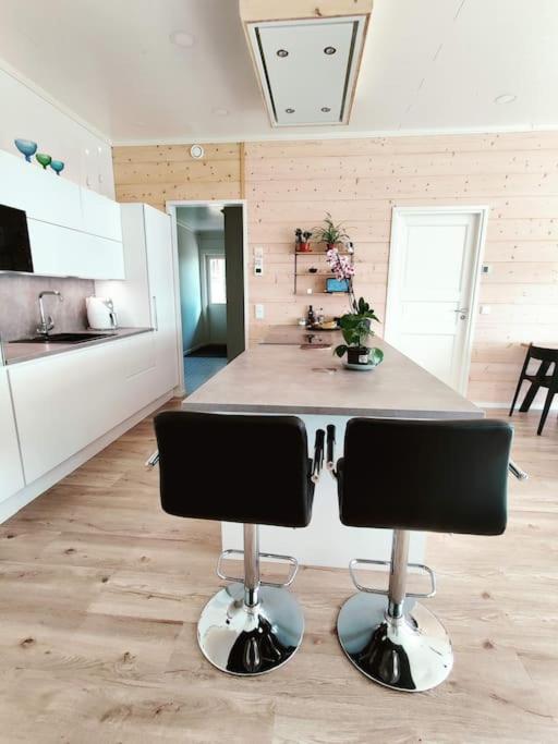 Lakeside Aurora Haven Modern 3BR Family Espace