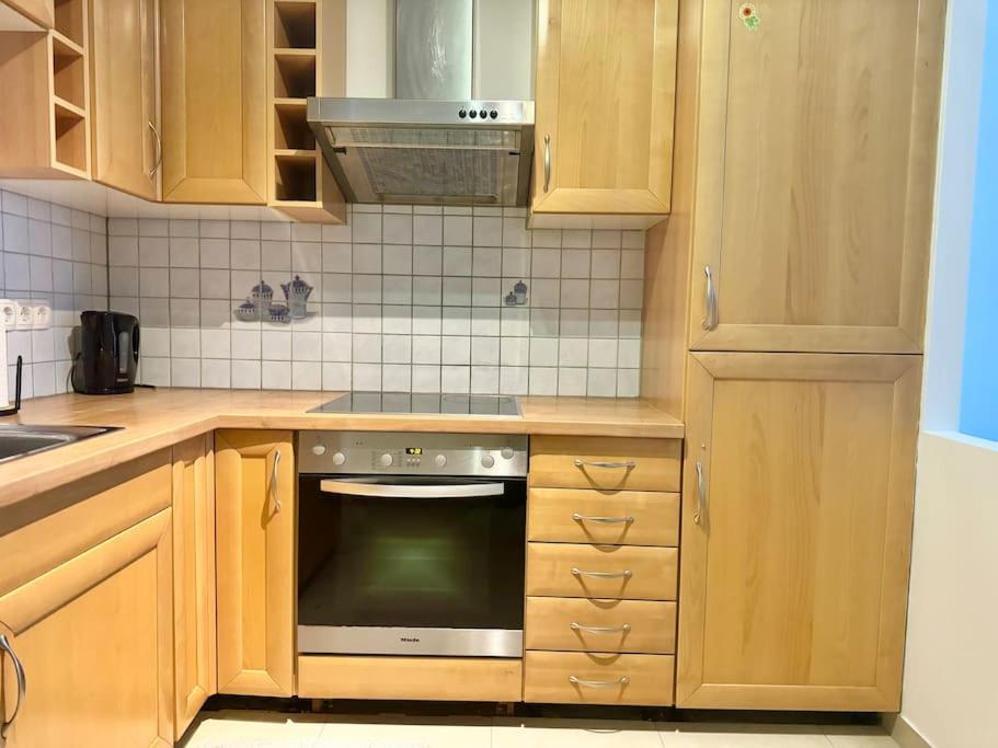 90 m2 Maisonette with Free Parking