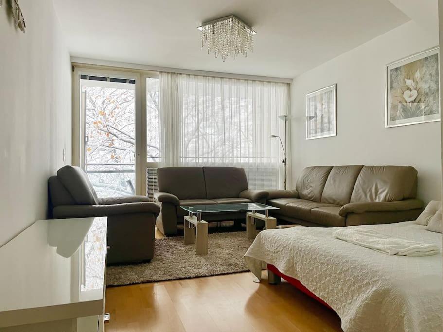90 m2 Maisonette with Free Parking