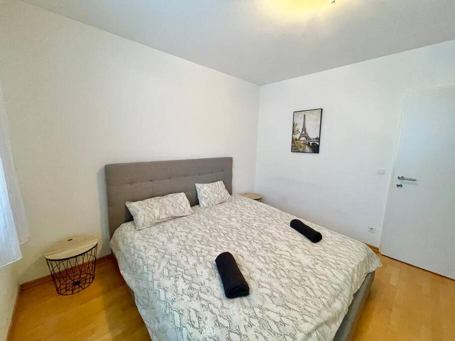 90 m2 Maisonette with Free Parking