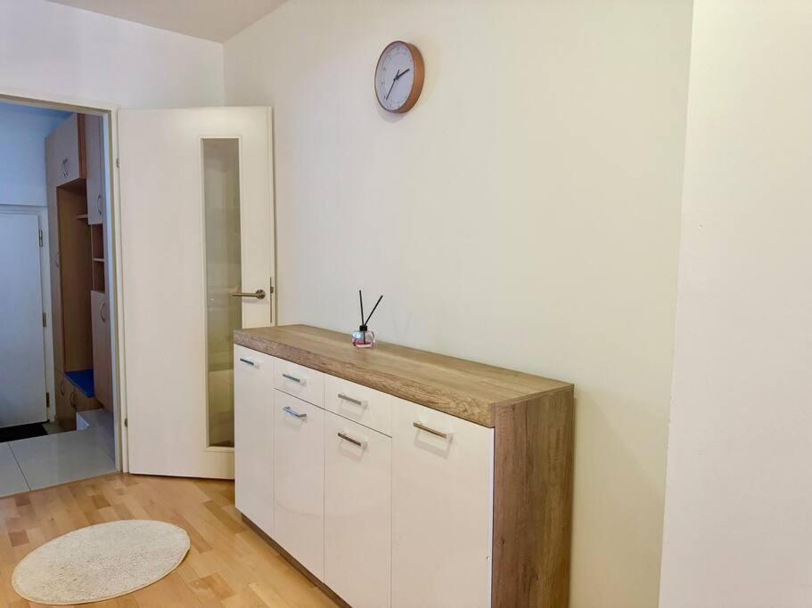 90 m2 Maisonette with Free Parking