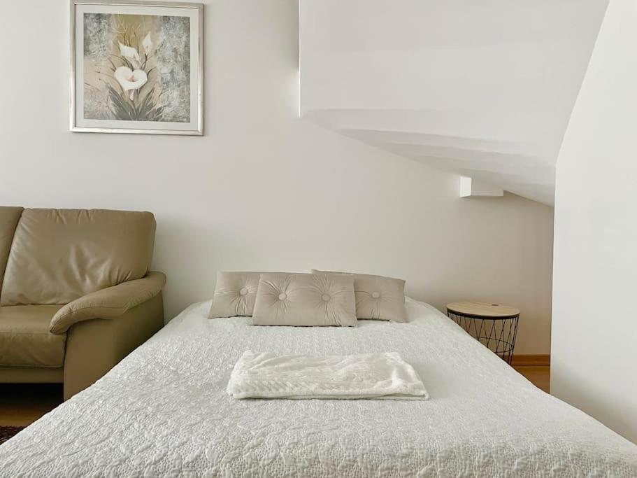 90 m2 Maisonette with Free Parking