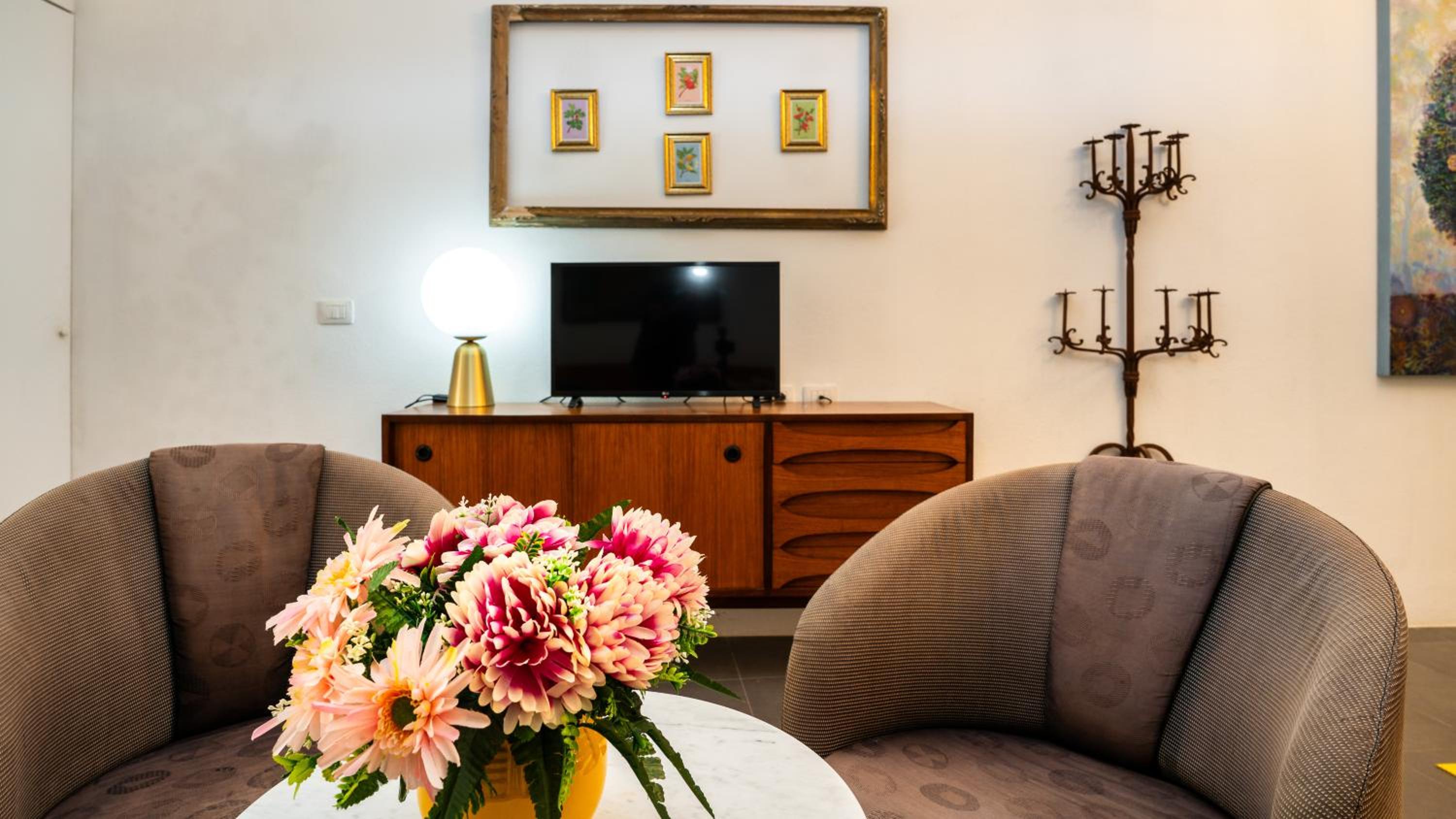 Ortigia Courtyard Apartment by Ortigia Apartments
