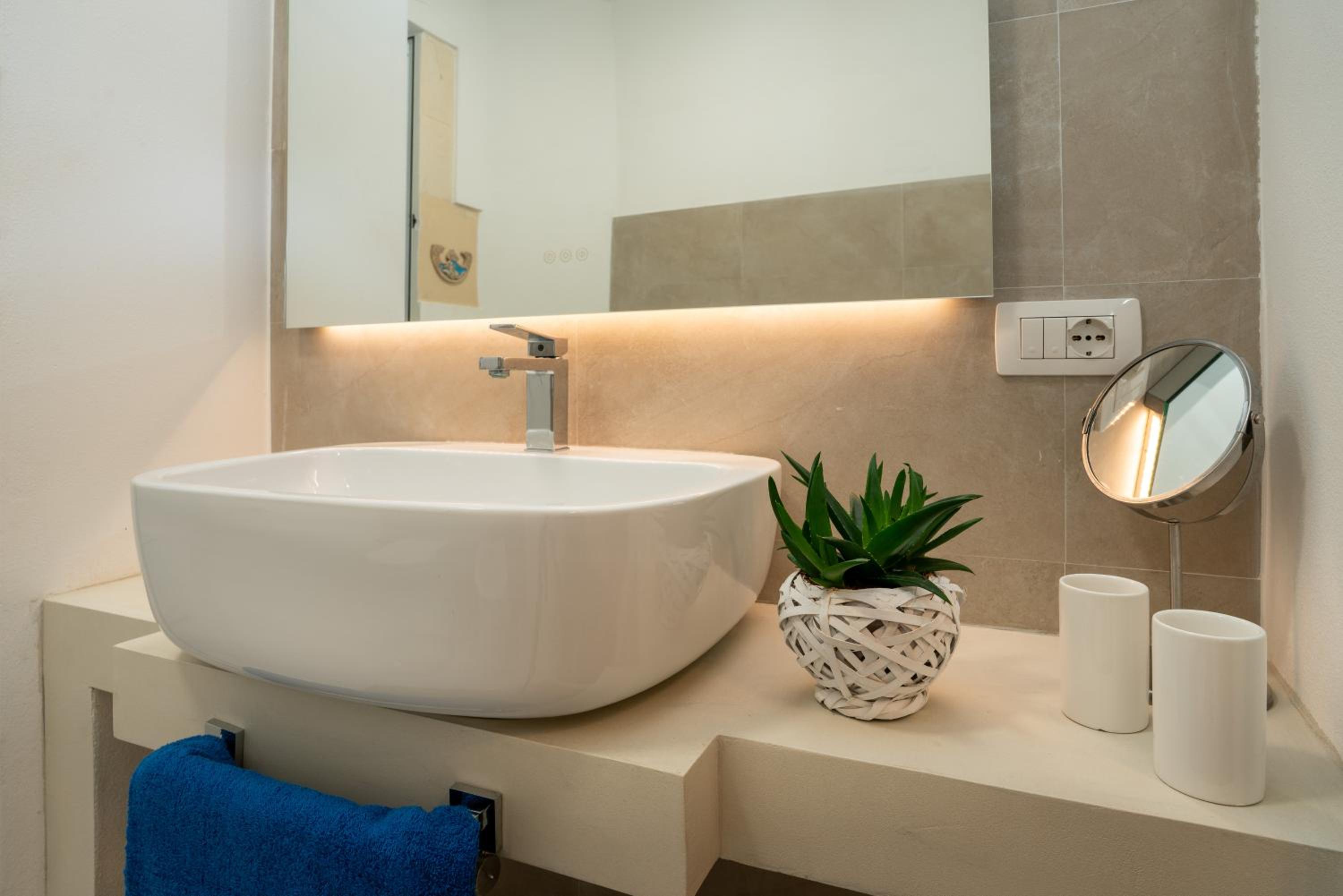 Ortigia Courtyard Apartment by Ortigia Apartments