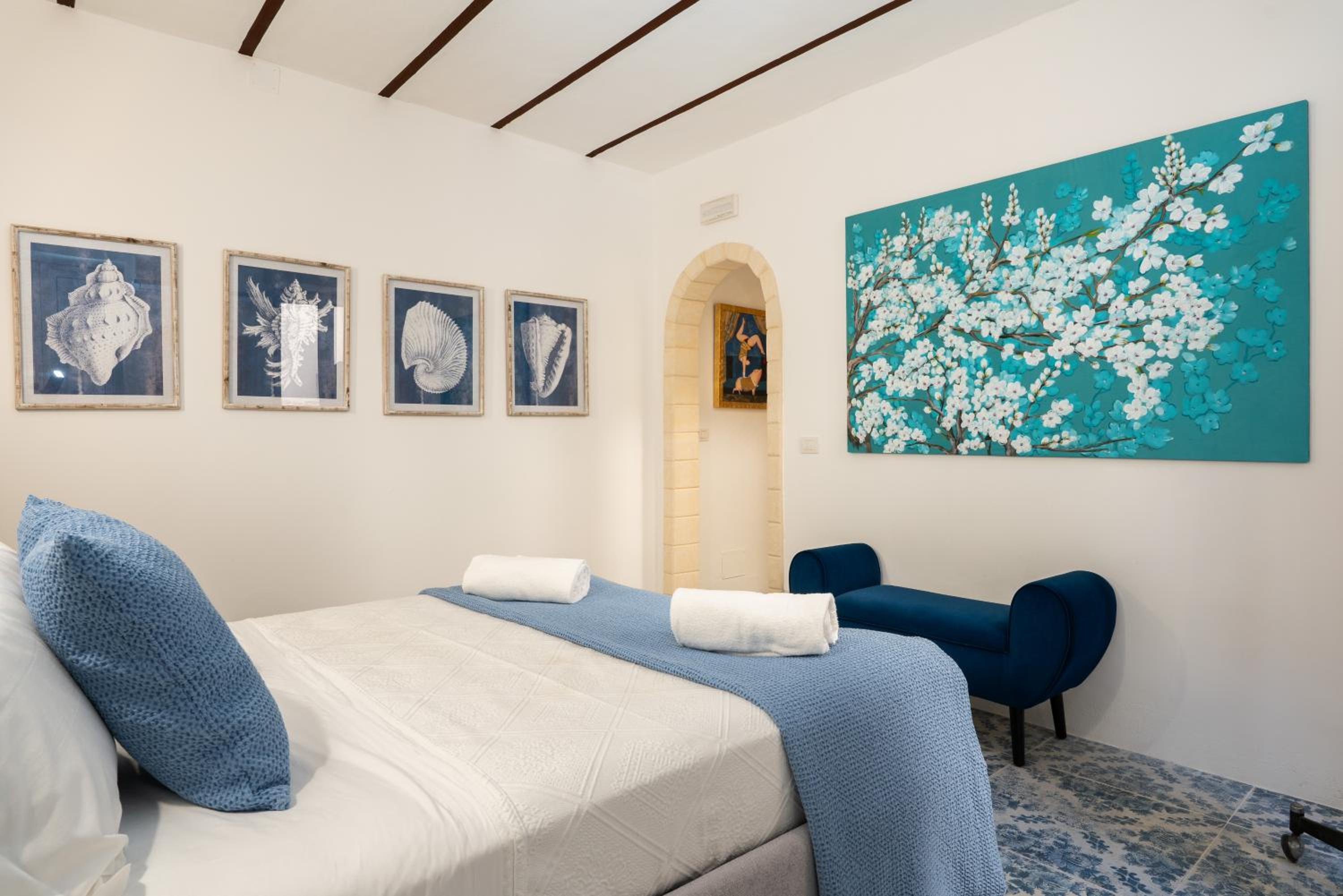 Ortigia Courtyard Apartment by Ortigia Apartments