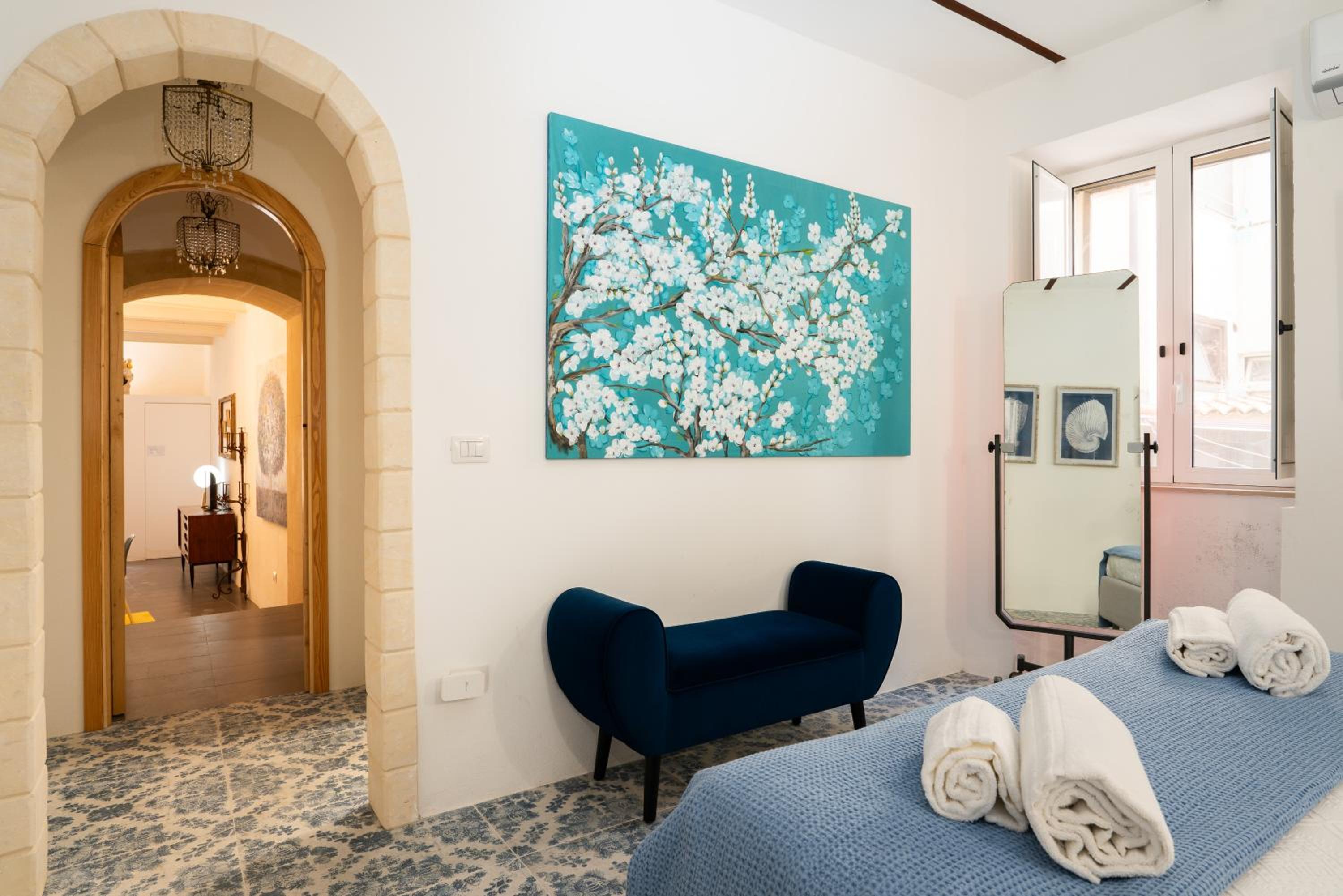 Ortigia Courtyard Apartment by Ortigia Apartments