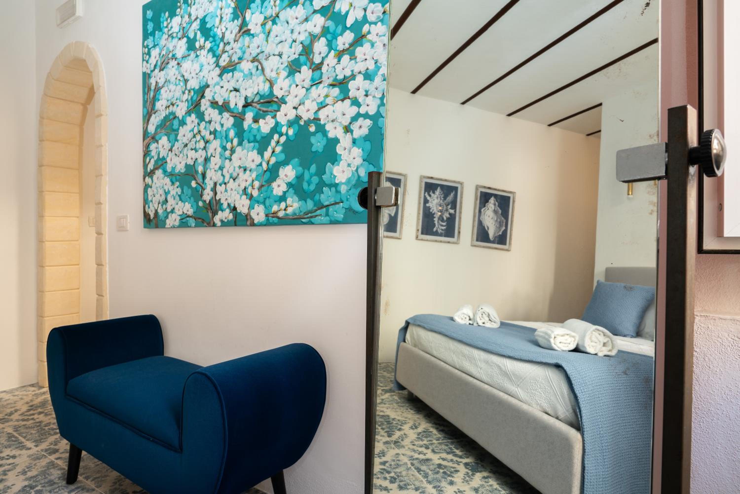 Ortigia Courtyard Apartment by Ortigia Apartments